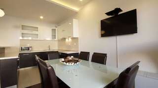 Апартаменты Vujovic Lux apartment Будва Апартаменты с балконом-1